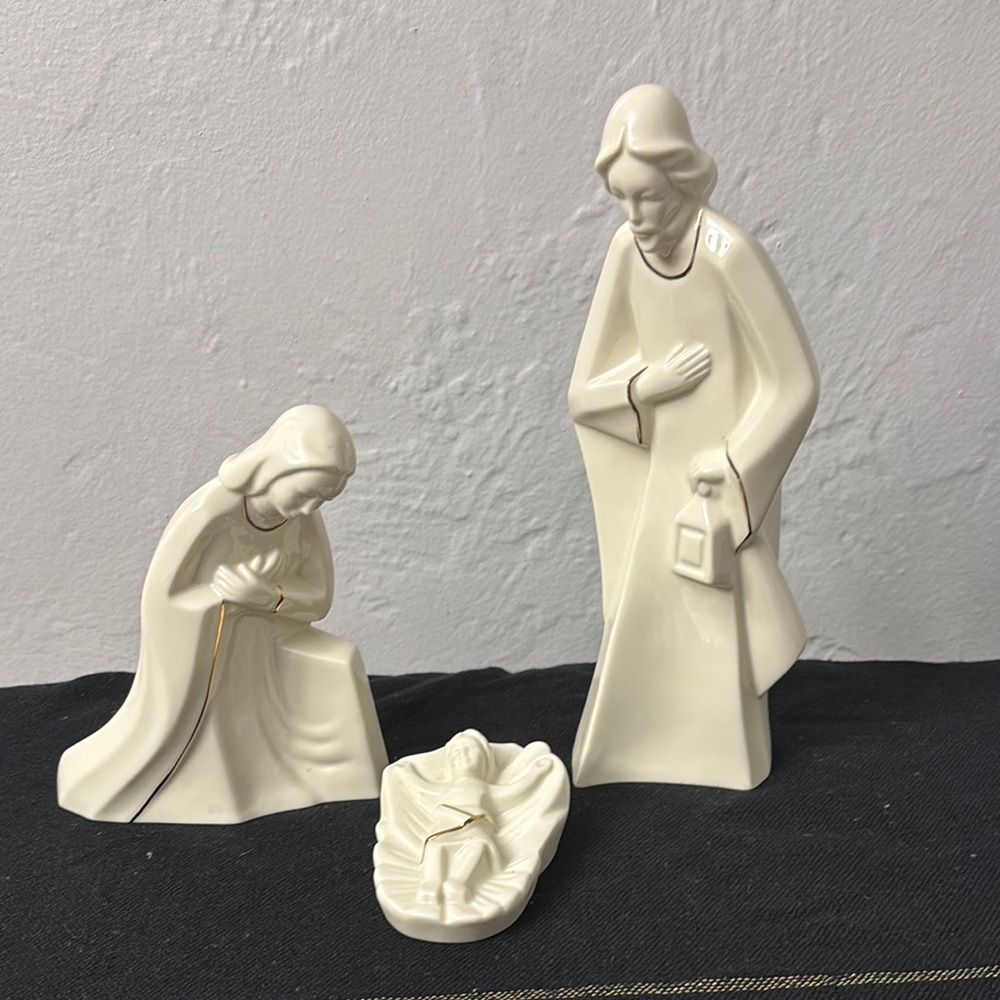 Elegant Cream Nativity Figurine Set Mikasa